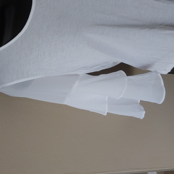 ☀Sale 4 for $30☀BCBG White Summer Top - Picture 2 of 4